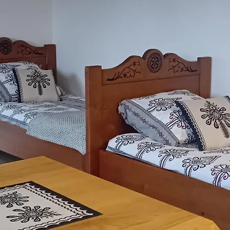 Pod Lipa Apartment *